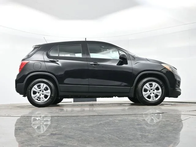 Used 2017 MOSAIC BLACK METALLIC Chevrolet LS image 27
