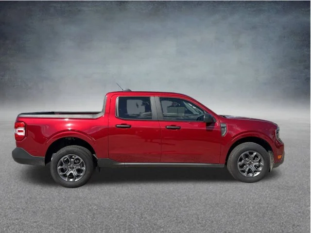 Used 2025 Red Ford XLT image 25