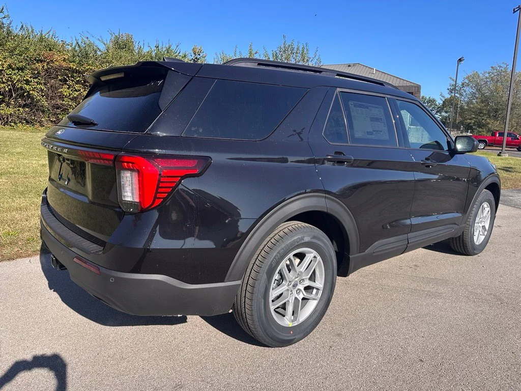 New 2027 Agate Black Metallic Ford Active image 9