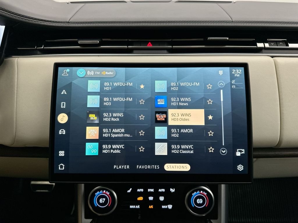 Used 2023 Santorini Black Metallic Land Rover SE image 27