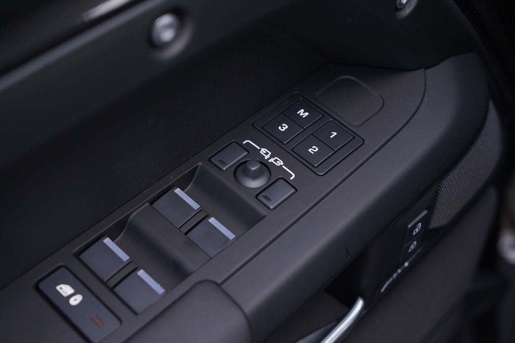 Used 2026 Gray Land Rover S image 22