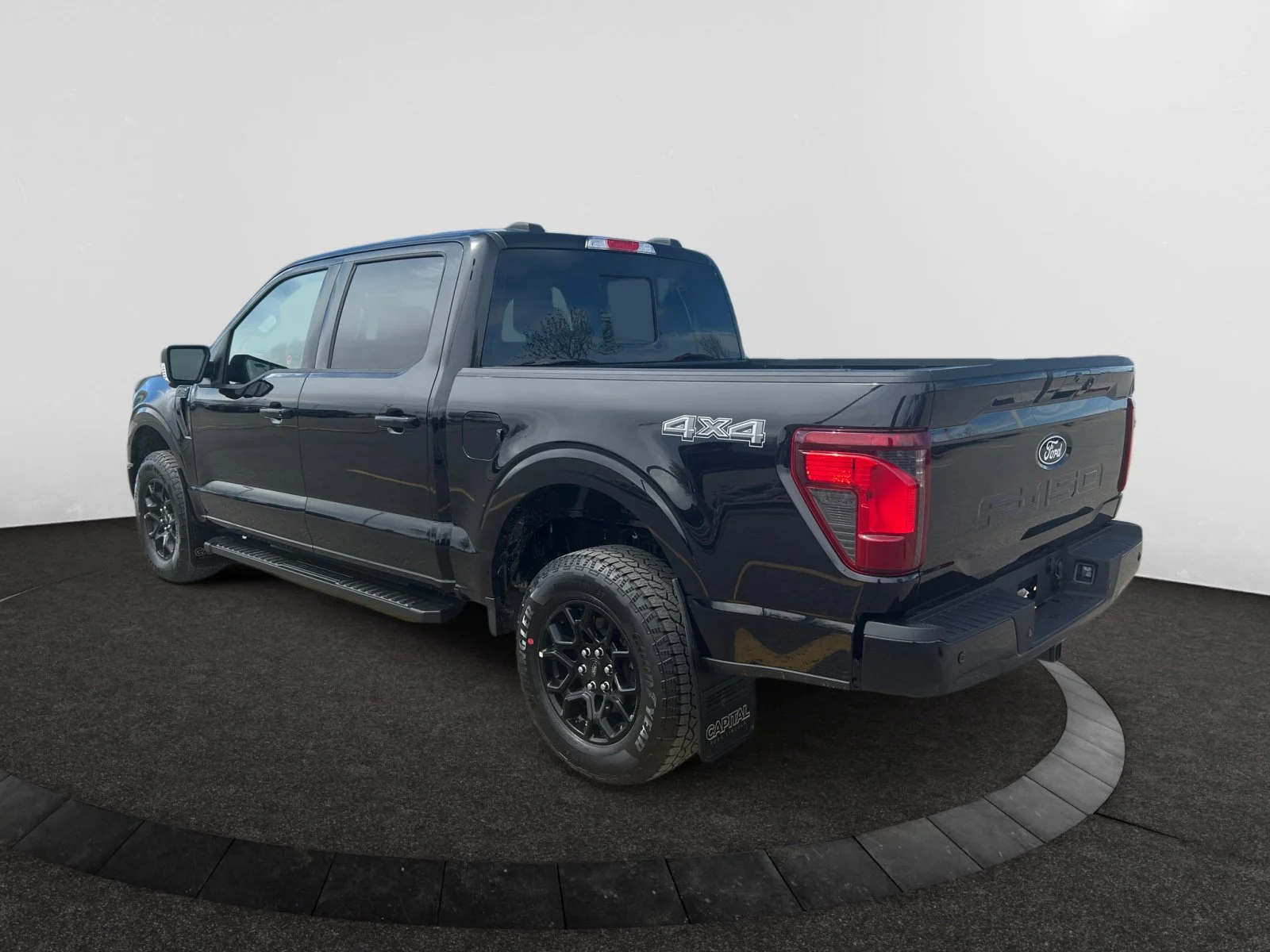 New 2026 Agate Black Metallic Ford XLT image 3