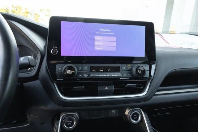 Certified Used 2026 WIND CHILL PEARL Toyota  image 17