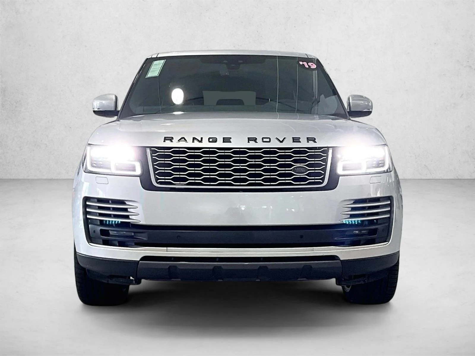 Used 2019 Indus Silver Metallic Land Rover  image 3