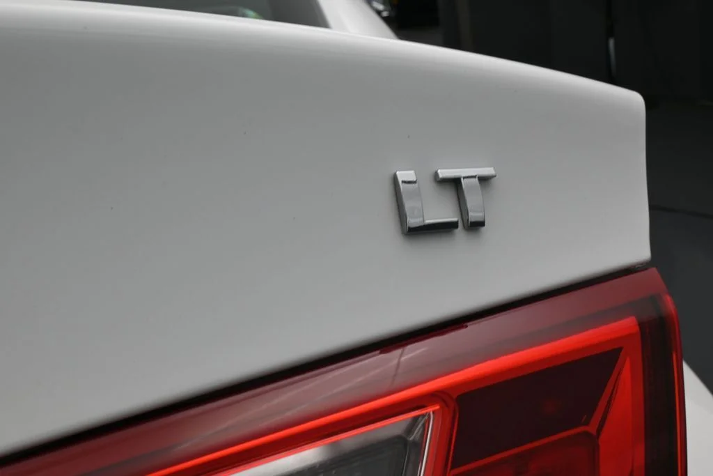 Used 2024 Summit White Chevrolet LT image 32