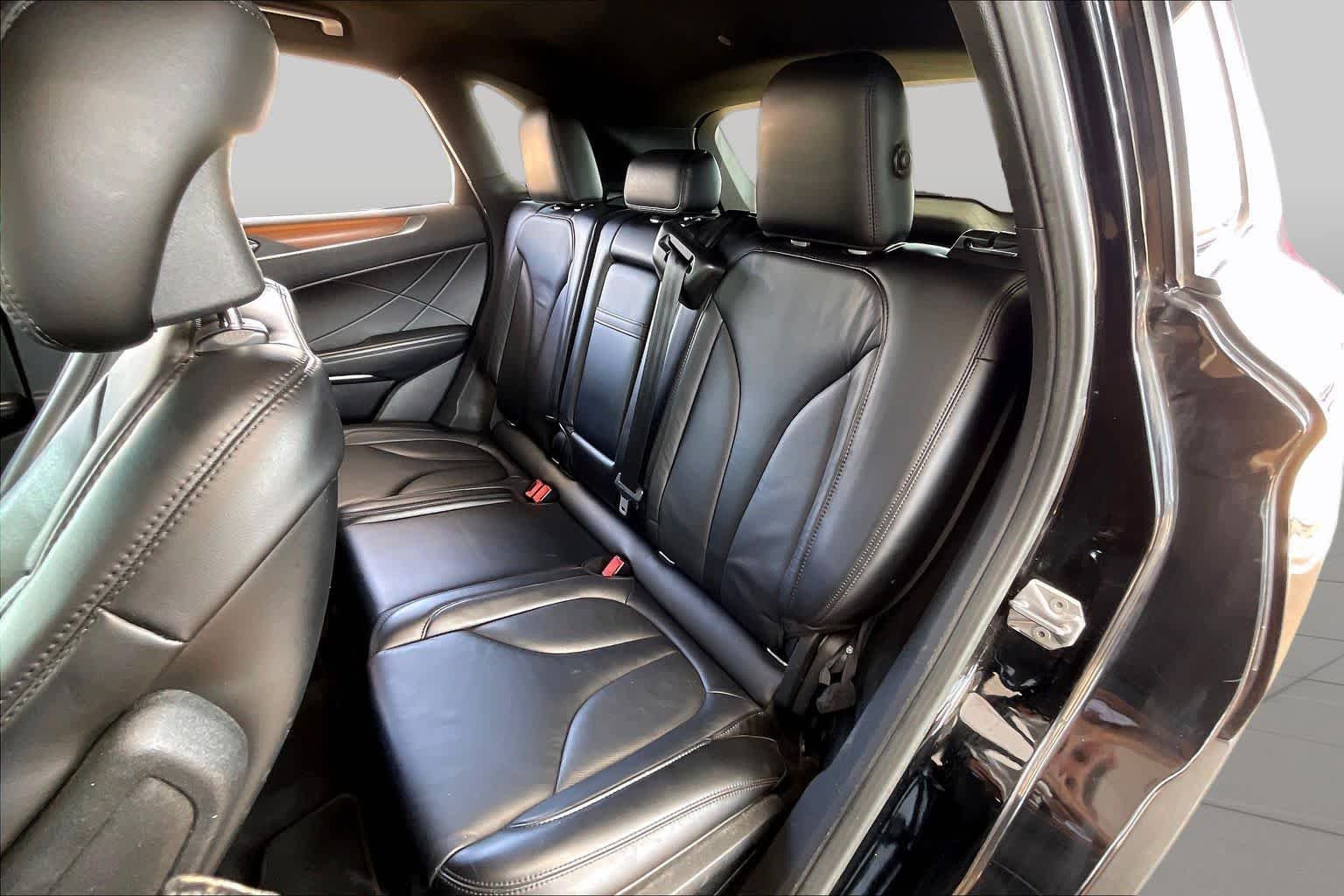 Used 2017 Black Velvet Lincoln Select image 19