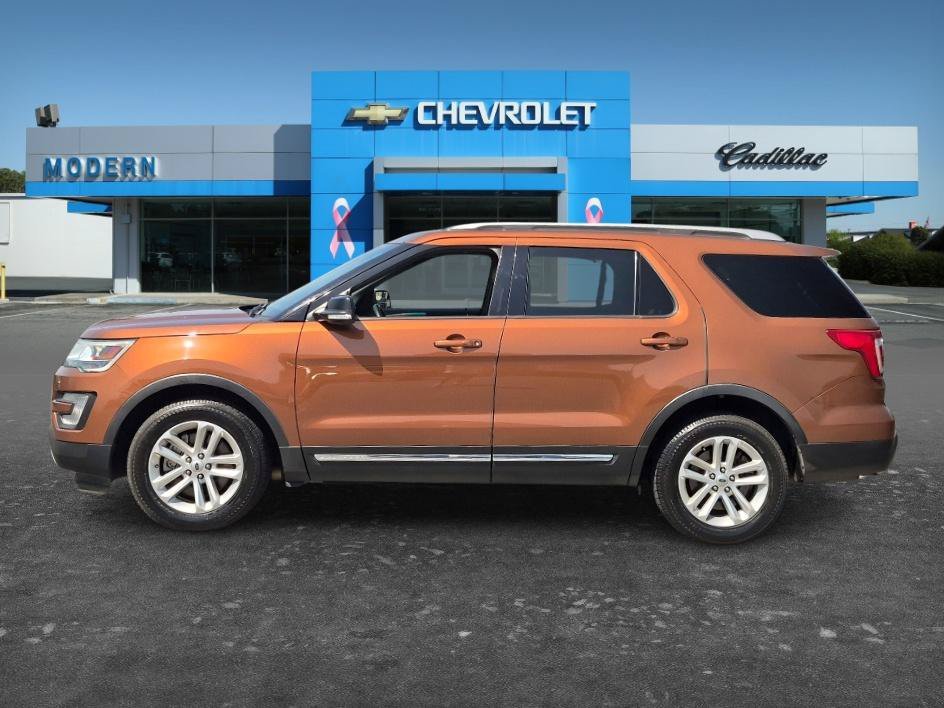 Used 2017  Ford XLT image 2