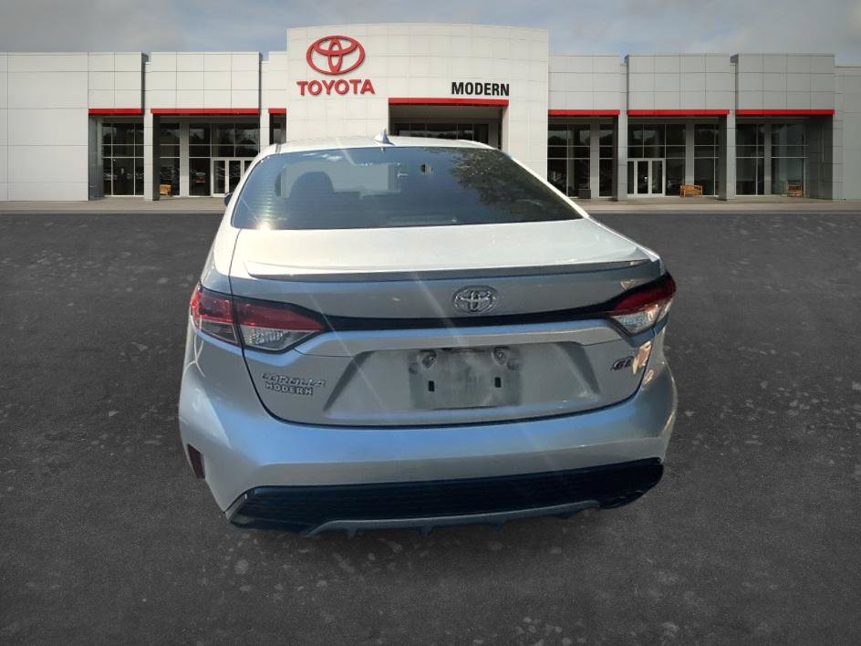 Used 2022 Classic Silver Metallic Toyota SE image 27