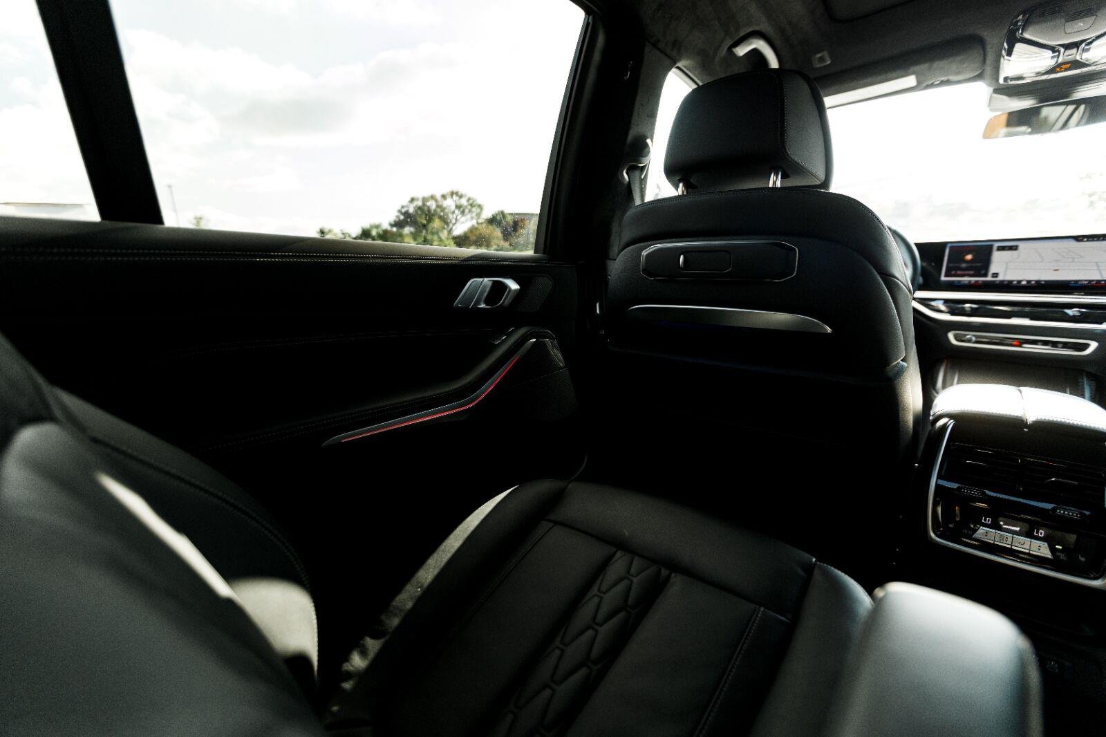 Used 2025 Skyscraper Grey Metallic BMW M60i image 52