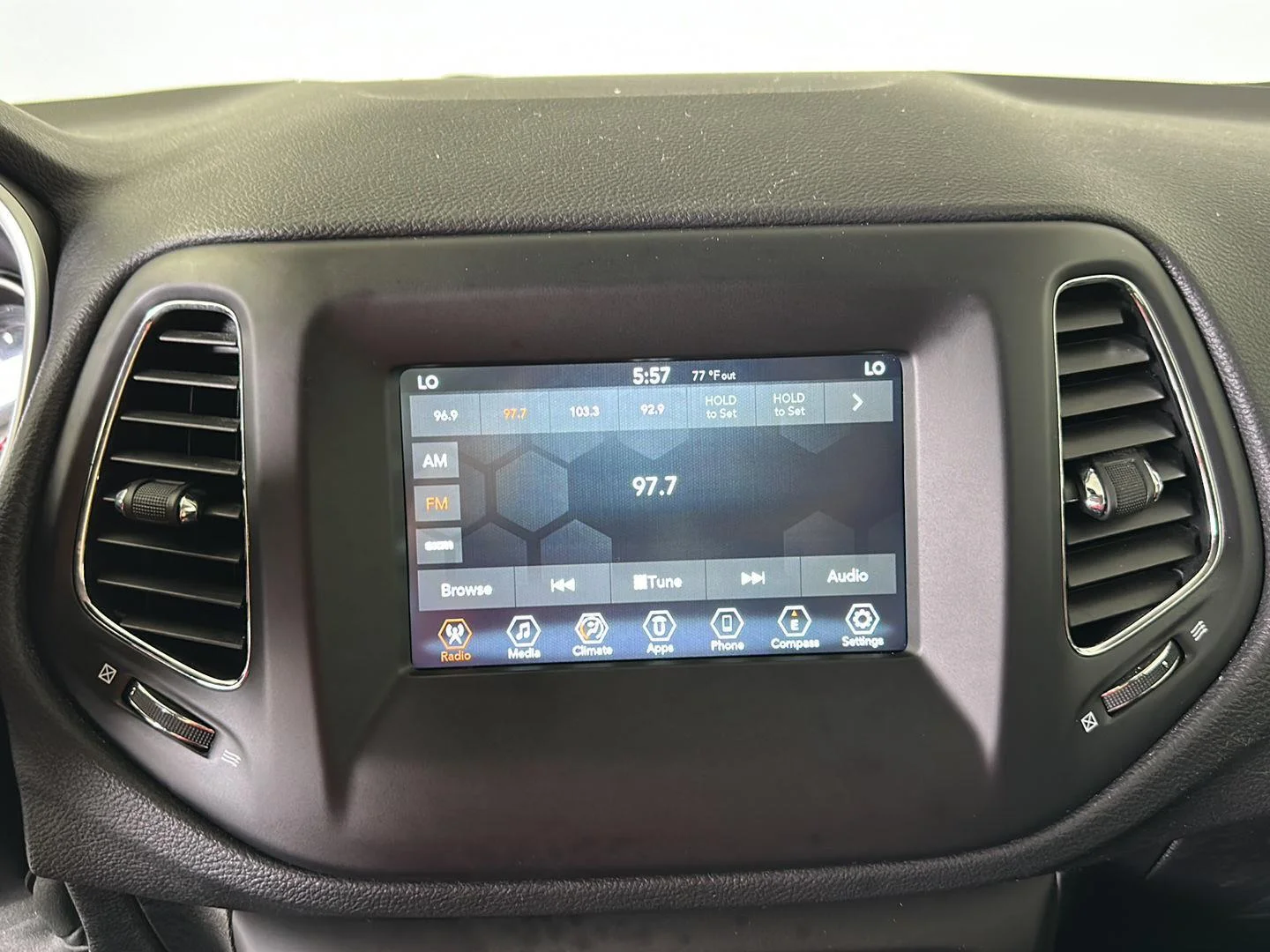 Used 2020 Diamond Black Crystal Pearlcoat Jeep Latitude image 14