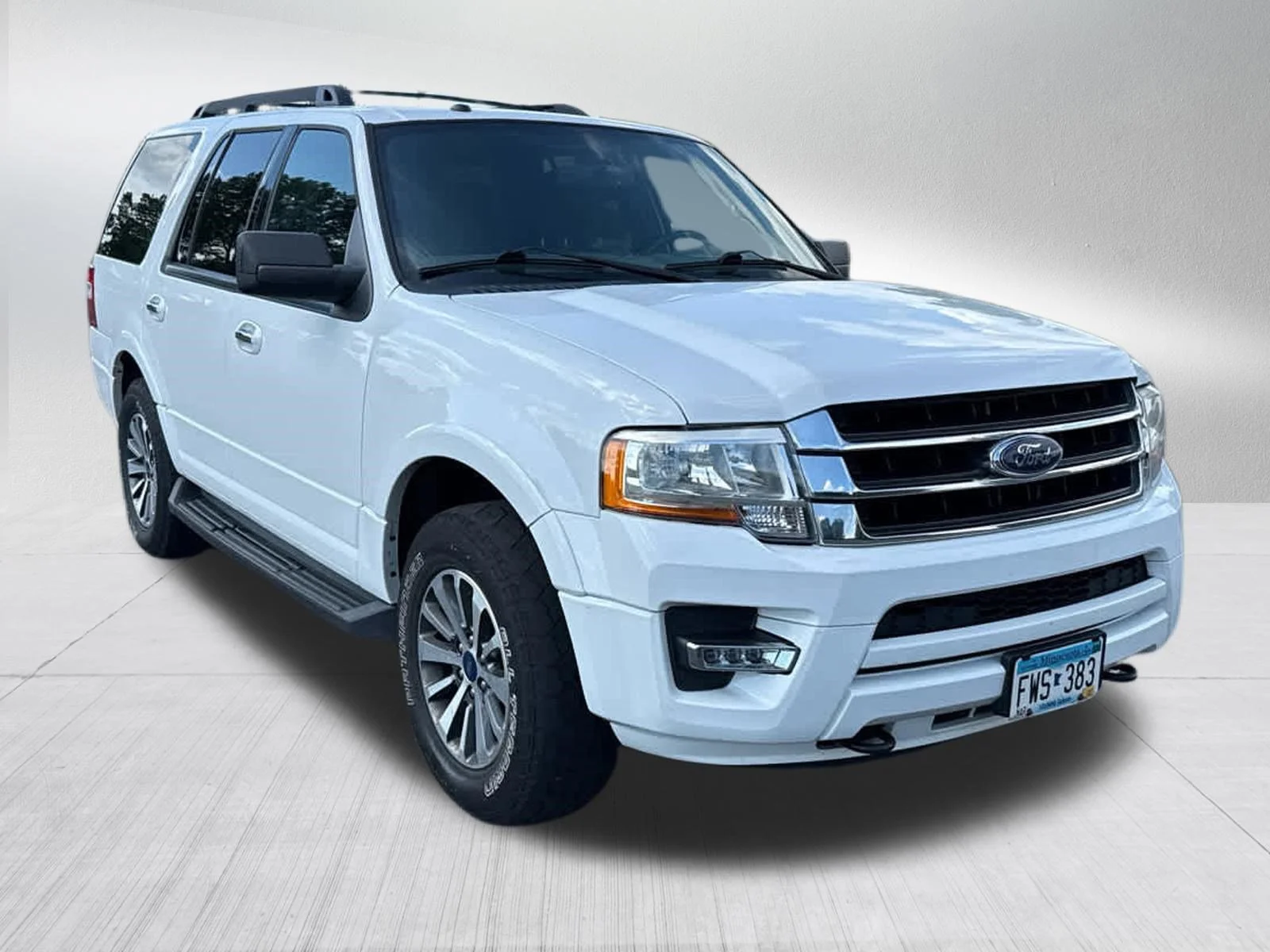 Used 2017 Oxford White Ford XLT image 2