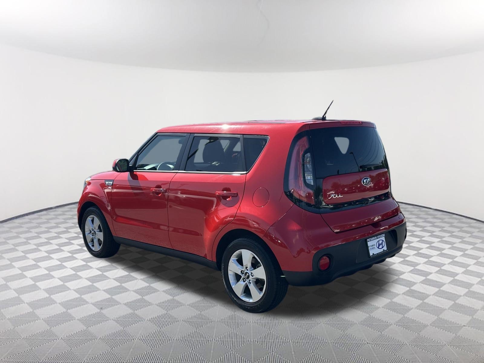 Used 2019 Inferno Red Kia Base image 7