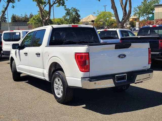 Certified Used 2022 Oxford White Ford XLT image 5