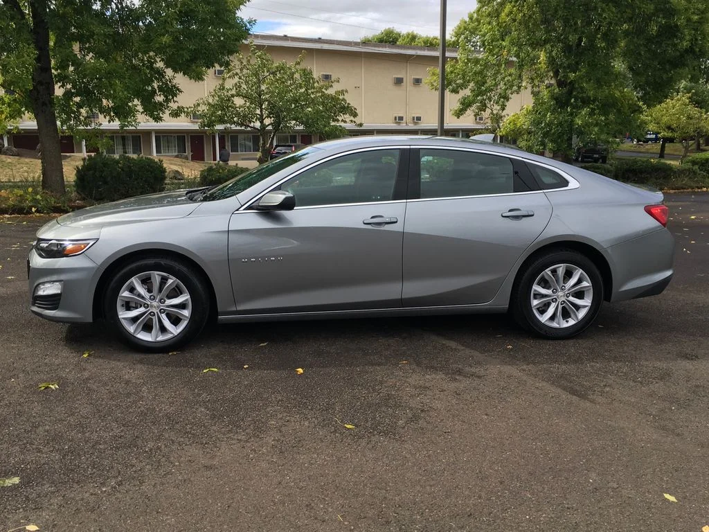 Used 2025 Gray Chevrolet LT image 3
