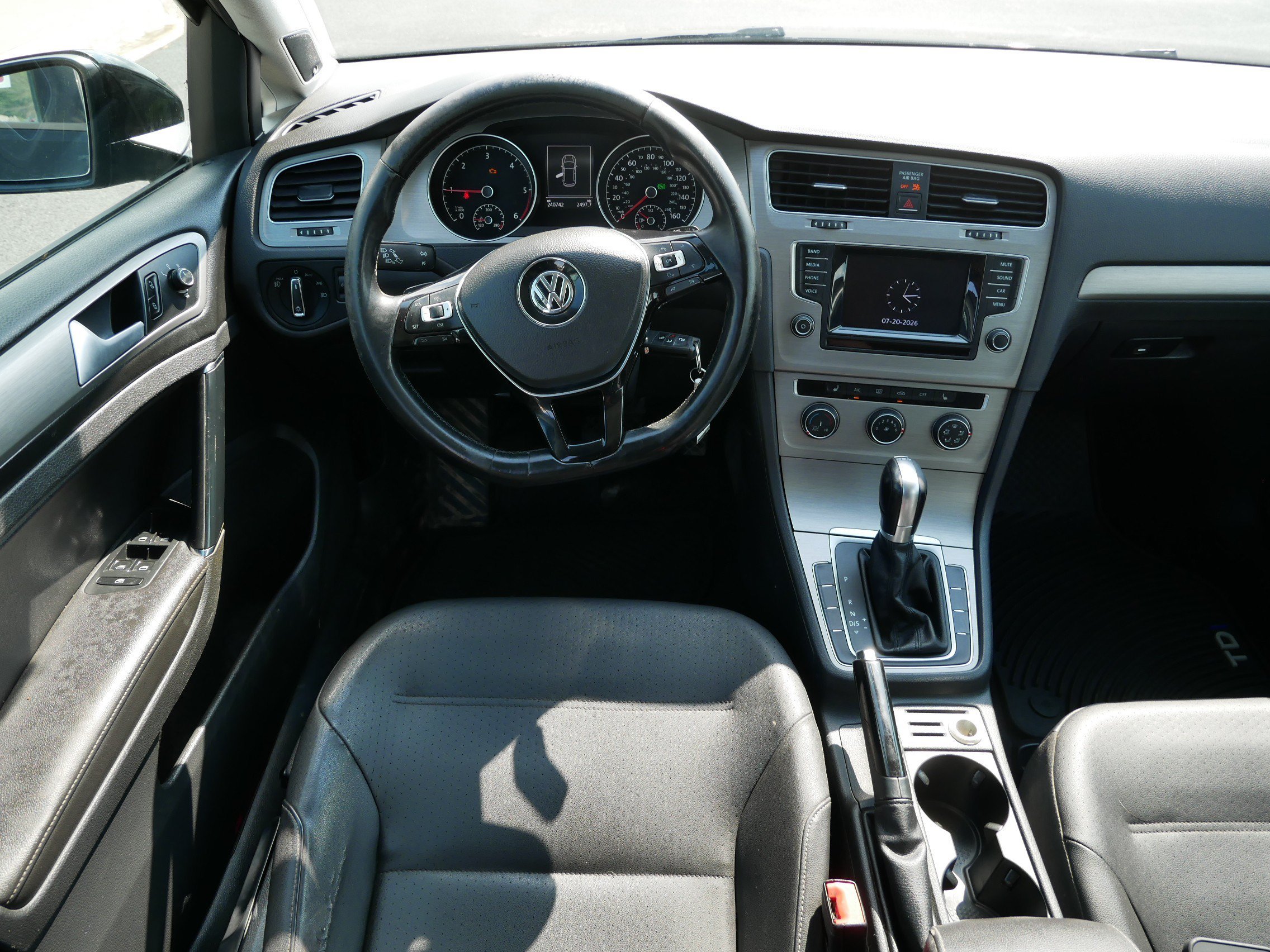 Used 2015 Black Volkswagen  image 13