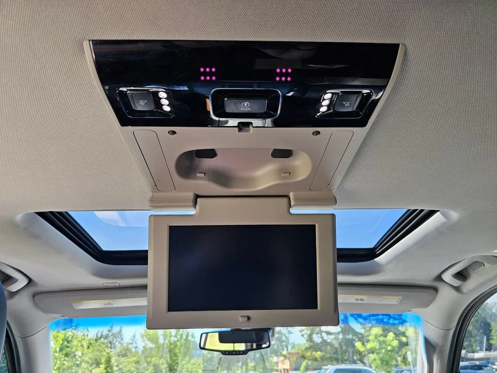 Used 2018 SUMMIT WHITE Chevrolet Premier image 20