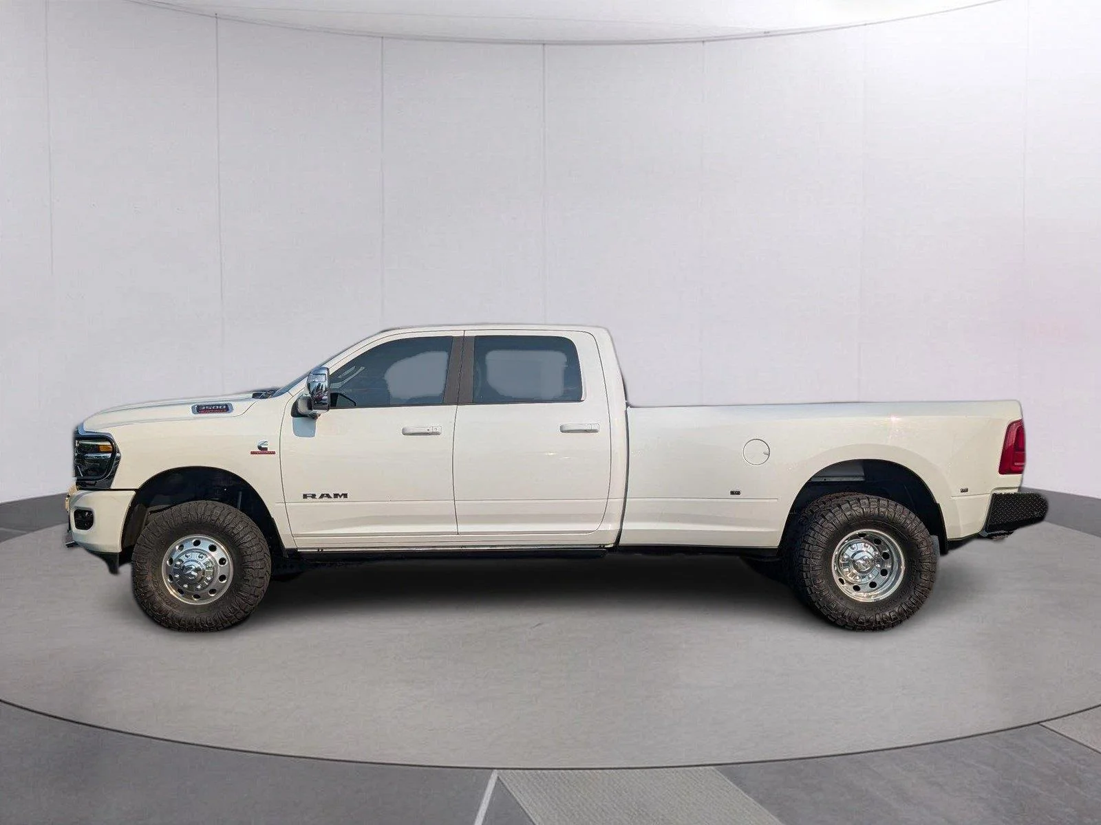 Used 2025 Bright White Clearcoat Ram Laramie image 2