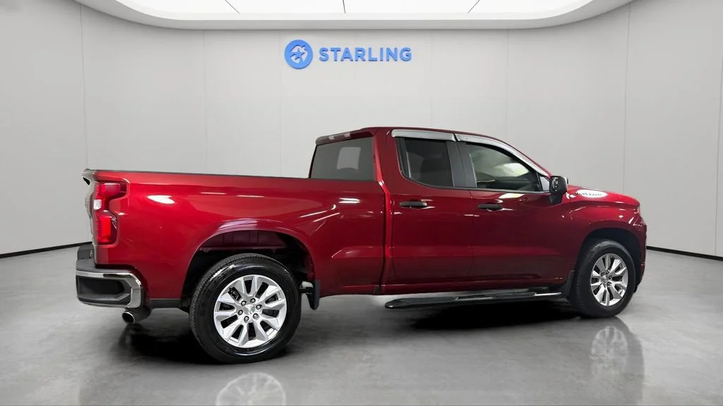 Used 2019 CAJUN RED TINTCOAT Chevrolet Custom image 11