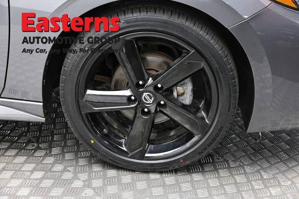 Used 2023 Gray Nissan SR image 33