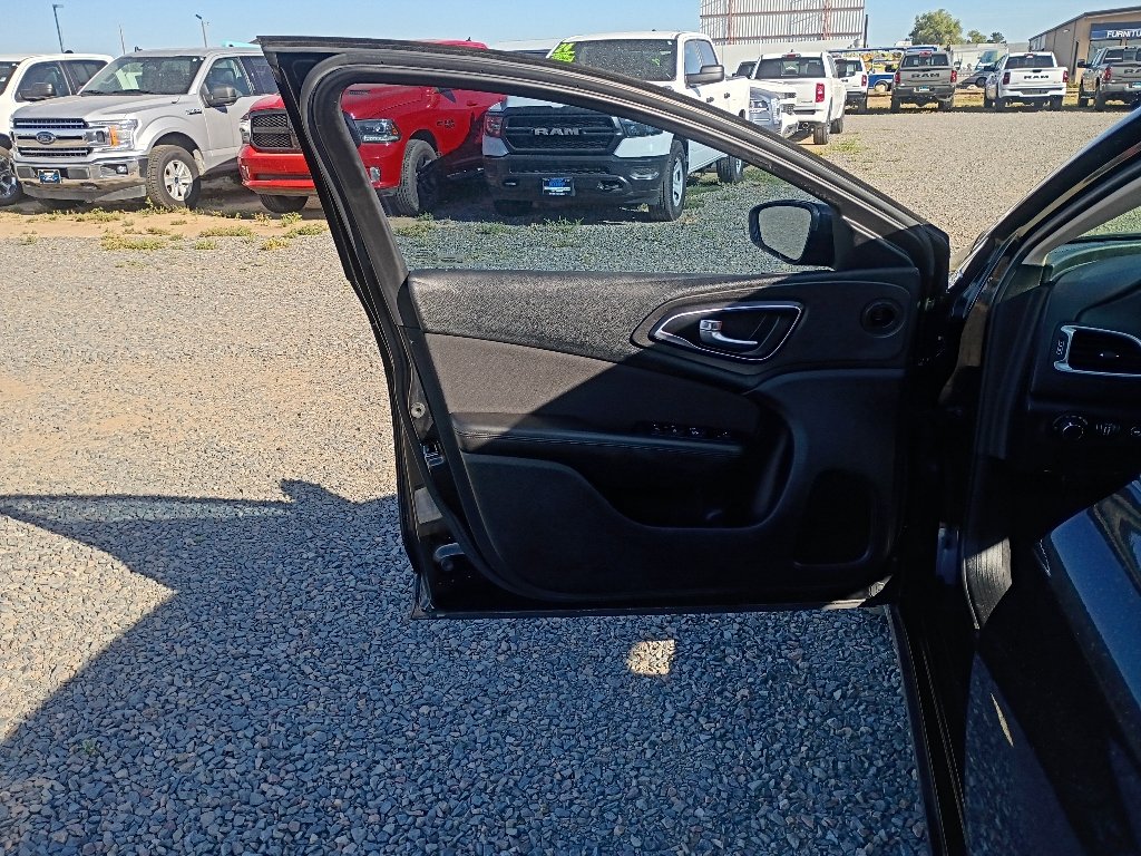 Used 2016 Black Clearcoat Chrysler Limited image 23