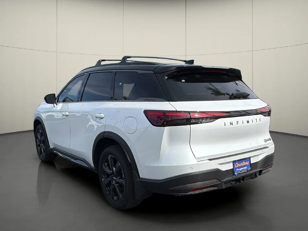 New 2027 2T RAD WHT INFINITI Autograph AWD image 5