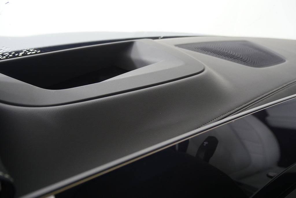 Used 2026 Skyscraper Grey Metallic BMW xDrive40i image 19