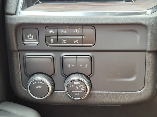 2025 Chevrolet Suburban Premier - Photo 25