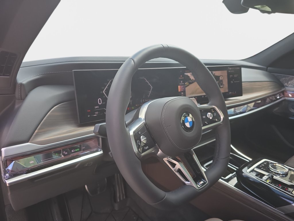 Used 2026 Alpine White BMW 760i xDrive image 19