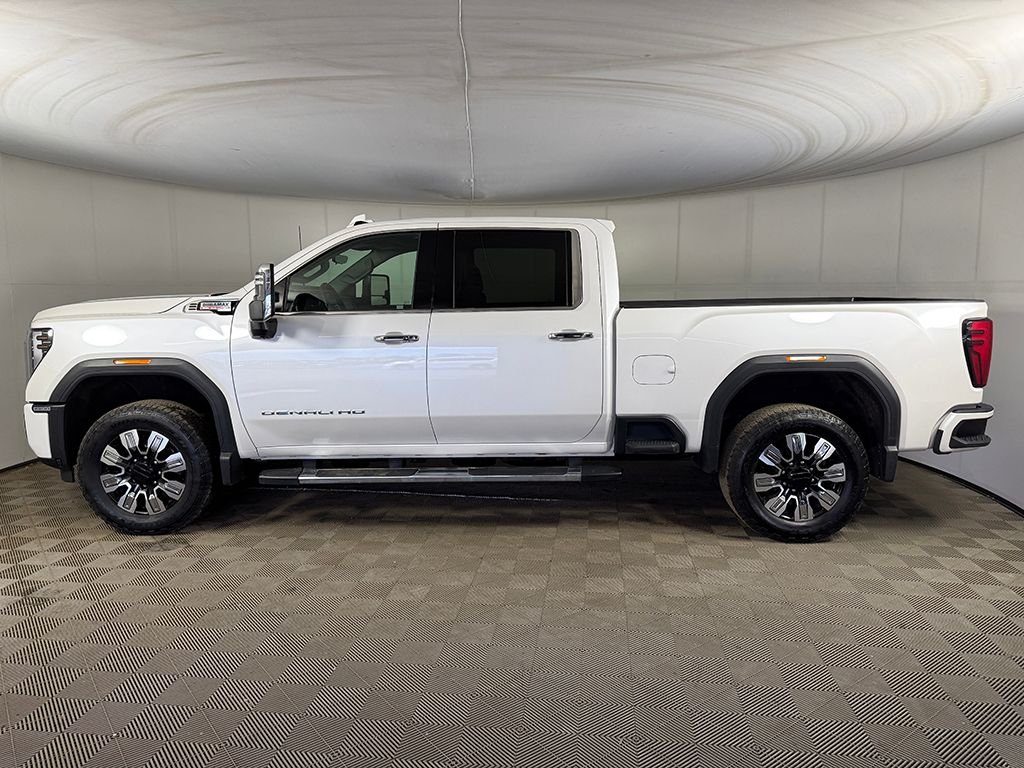 Used 2024 White GMC Denali image 17