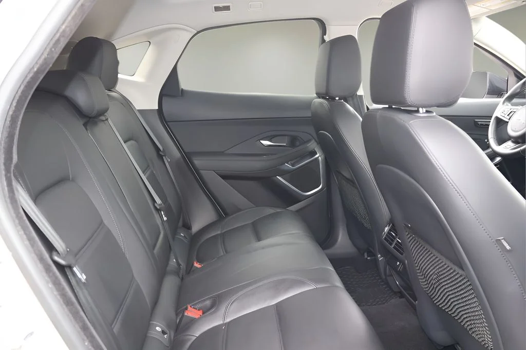 Used 2019 Gray Jaguar SE image 16