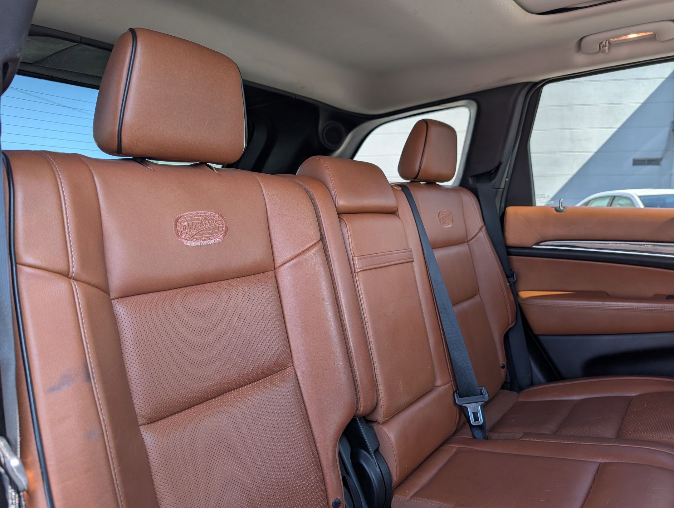 Used 2011 Mineral Gray Metallic Jeep Overland Summit image 31