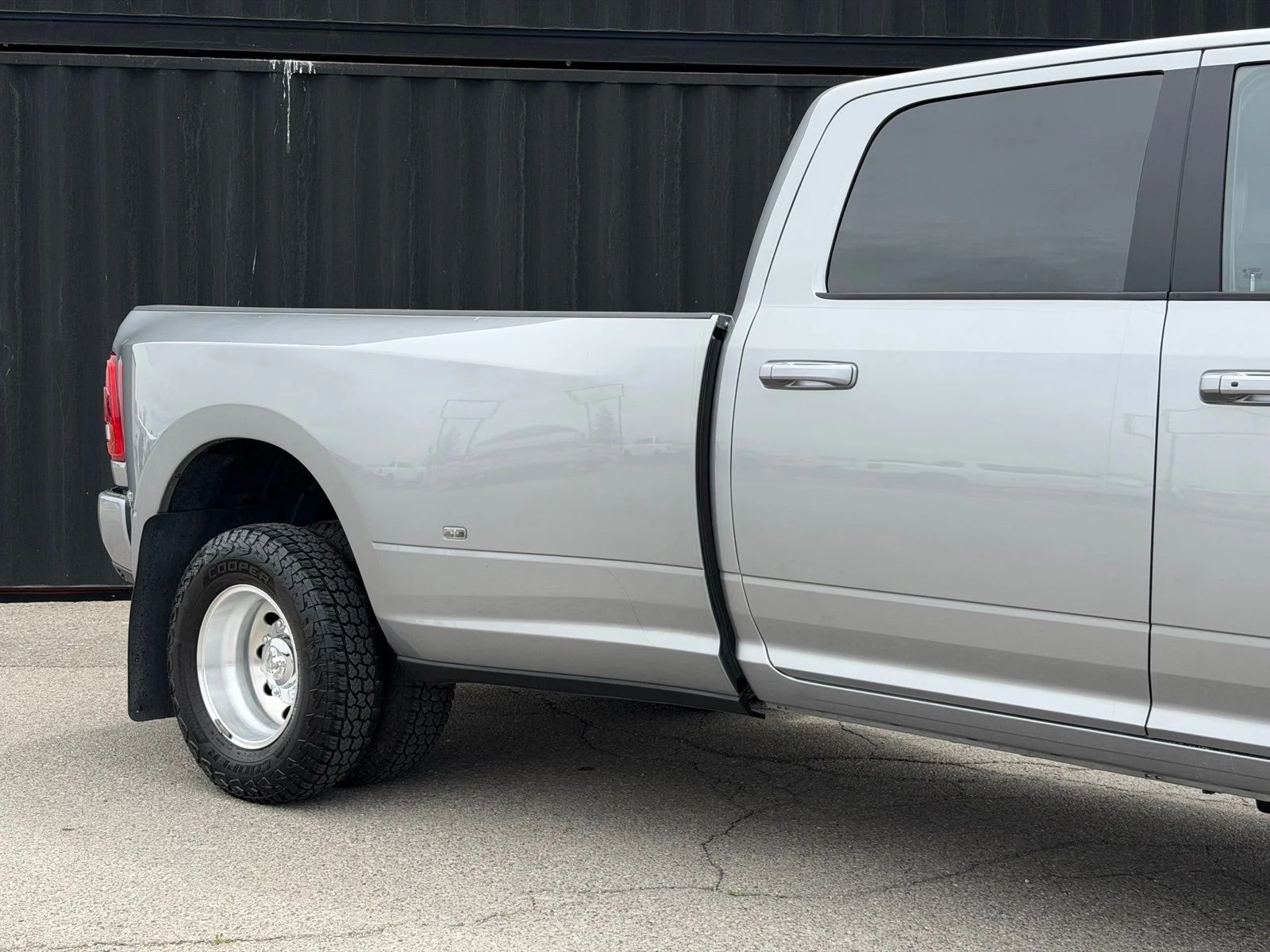 Used 2024 Silver Ram Laramie image 5
