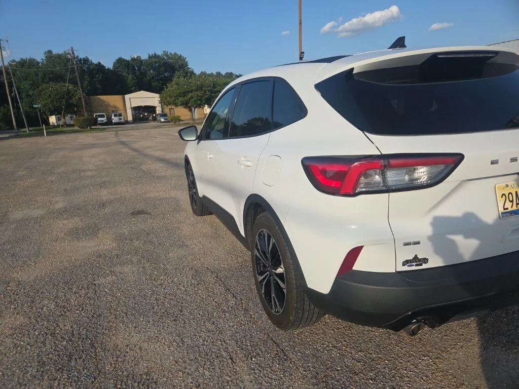 Used 2021 White Ford SE image 10
