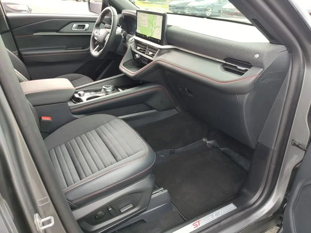 Used 2025 Gray Ford ST-Line image 36