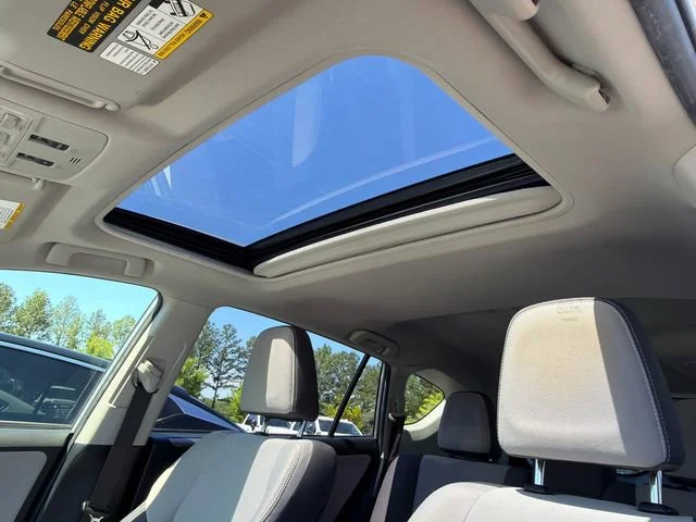 Used 2015 Silver Toyota XLE image 31