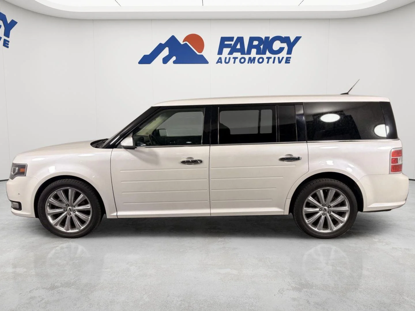 Used 2019 White Platinum Metallic Tri-Coat Ford Limited EcoBoost image 2
