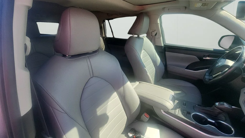 Used 2022 Blue Toyota XLE image 10