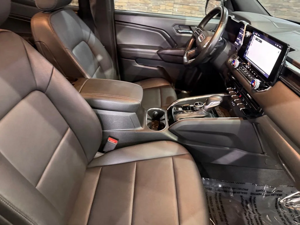 Used 2024 Onyx Black GMC Elevation image 23