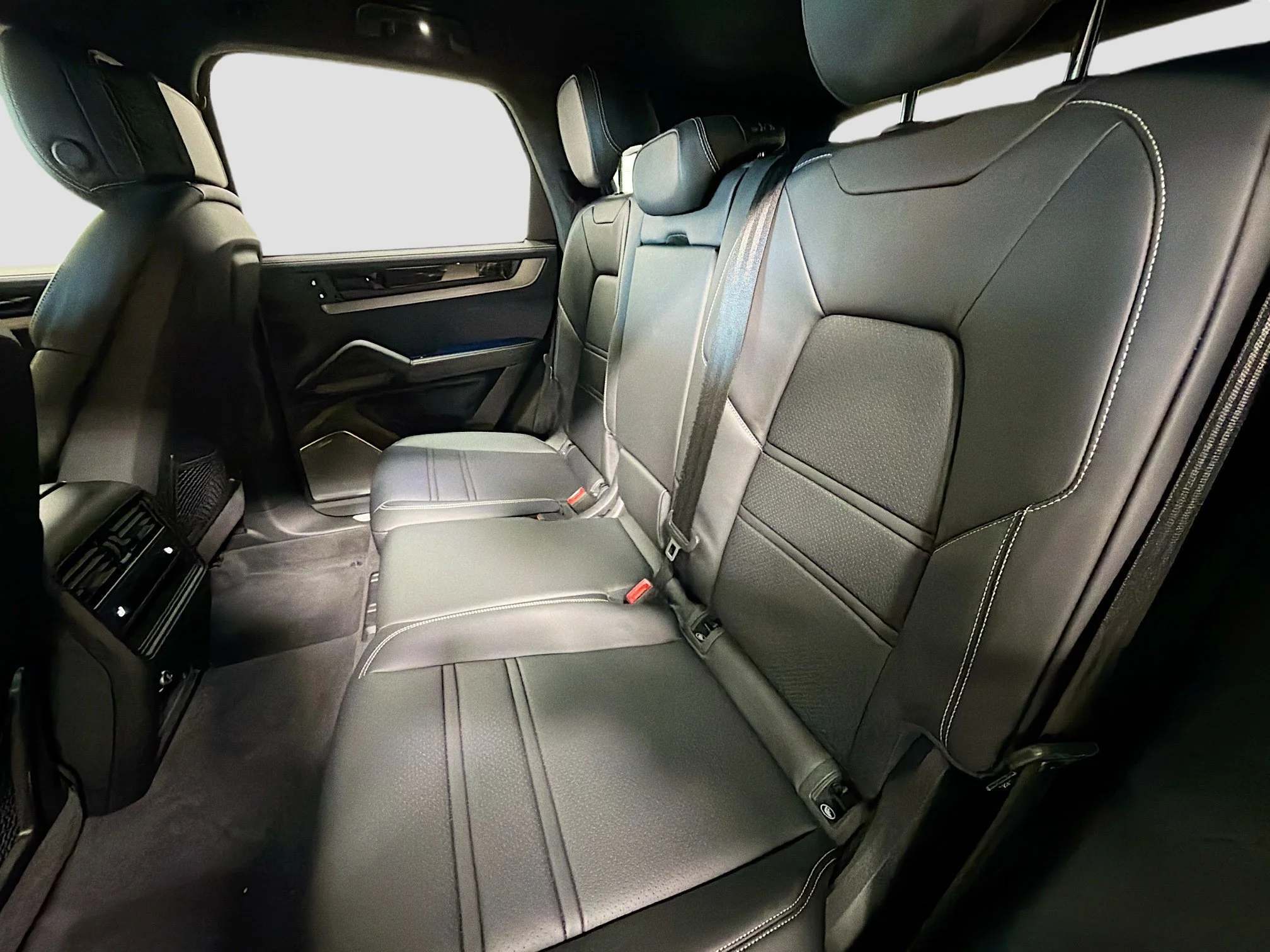 2025 Porsche Cayenne Turbo E-Hybrid - Photo 23