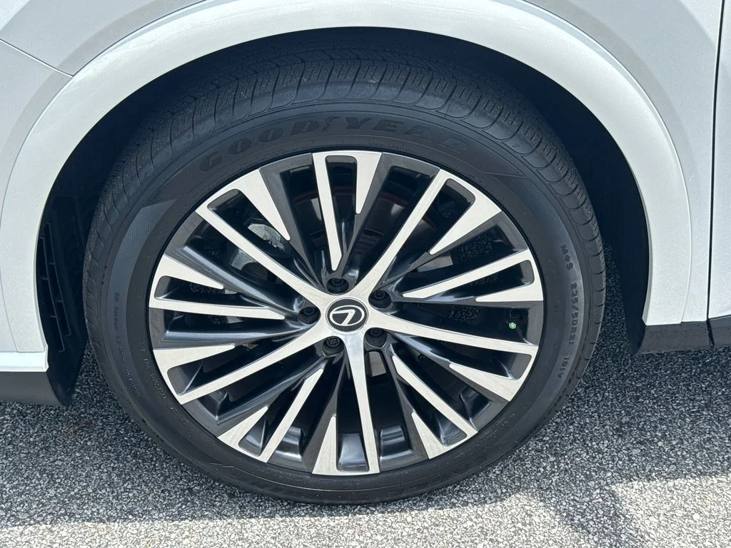 Used 2024 White Lexus 350 Premium Plus image 11