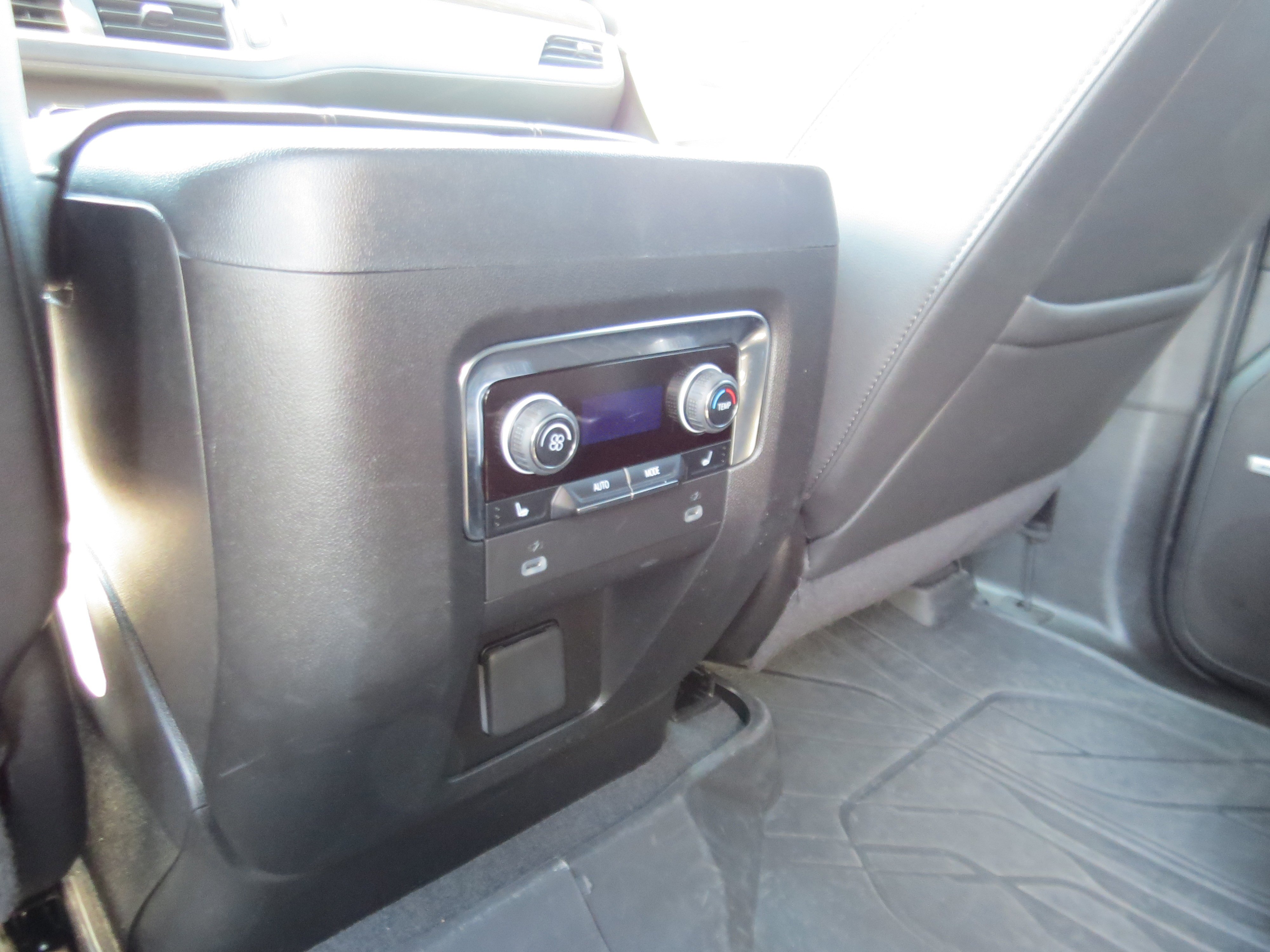 Used 2024 Iridescent Pearl Tricoat Chevrolet High Country image 16