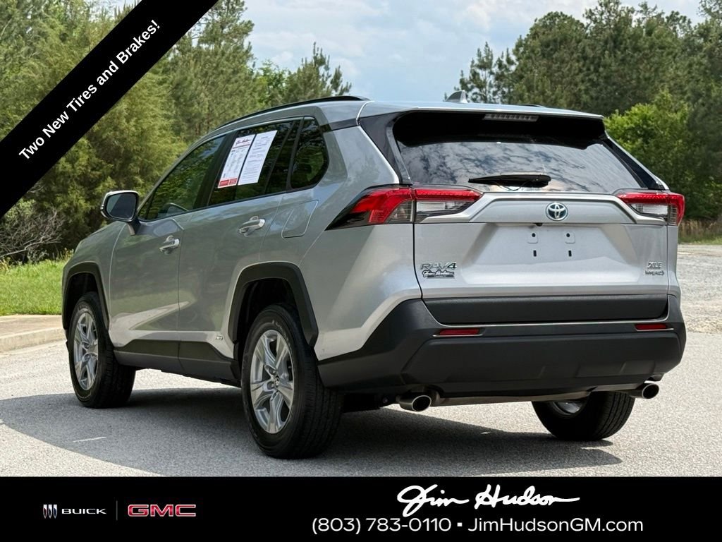 Used 2022 Silver Toyota XLE image 9