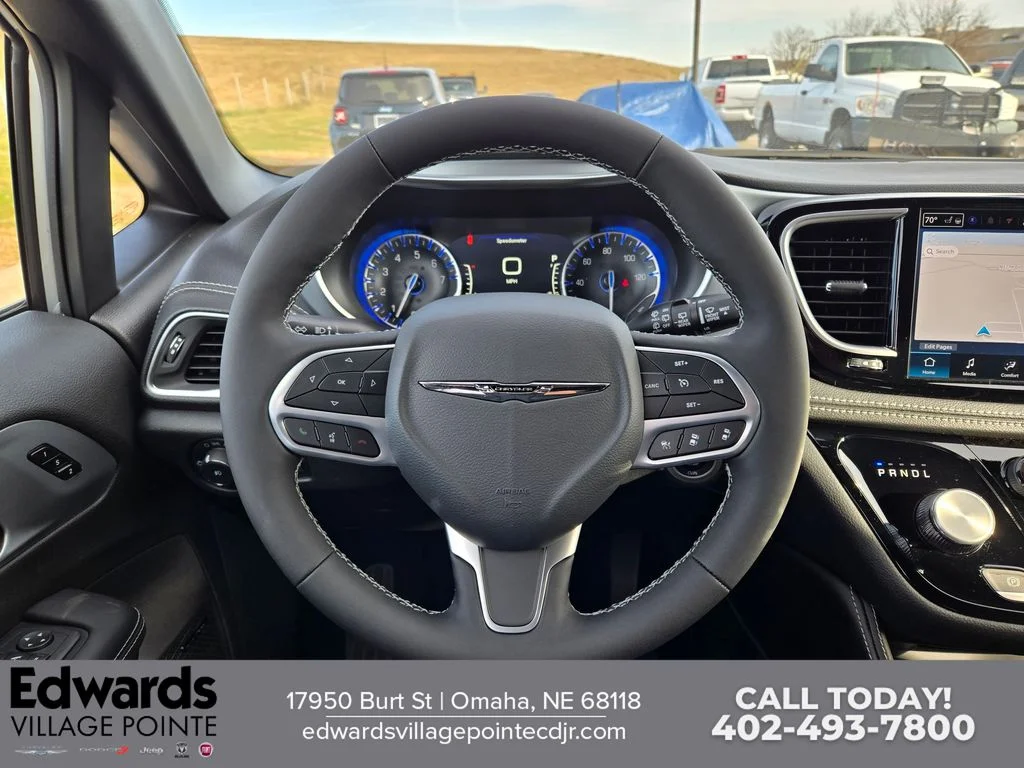 2026 Chrysler Pacifica Limited - Photo 16