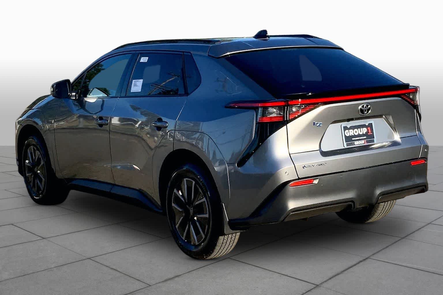 2026 Toyota bZ XLE - Photo 12
