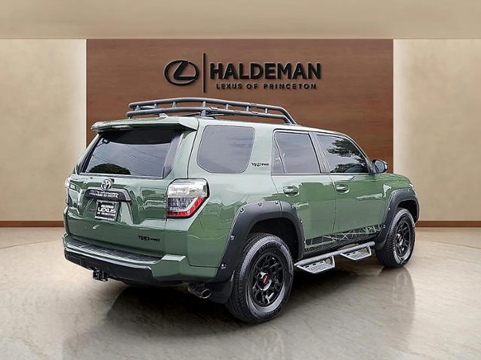 Used 2020 Hunter Green Toyota  image 6