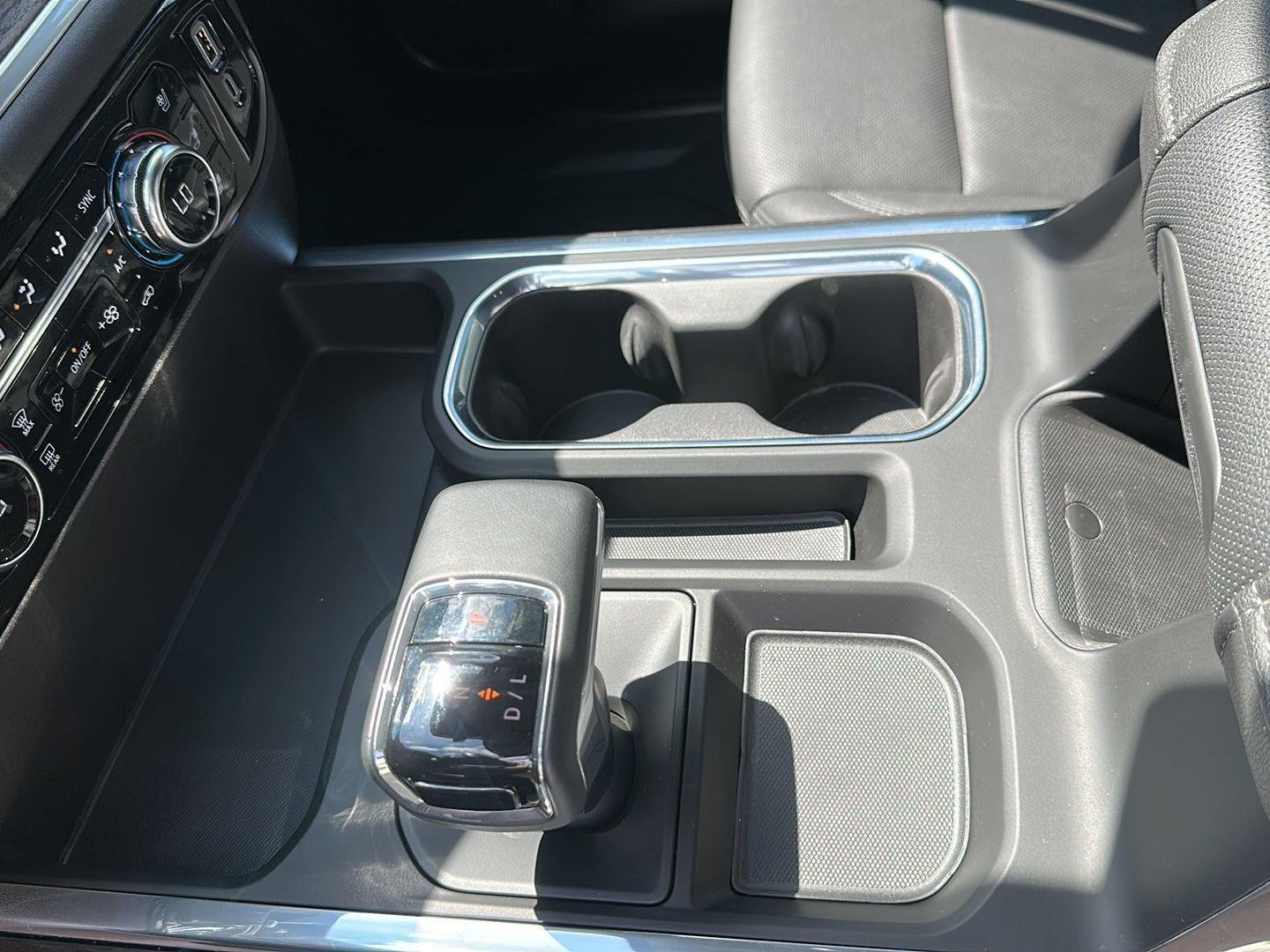 Used 2025 Summit White GMC SLT image 31