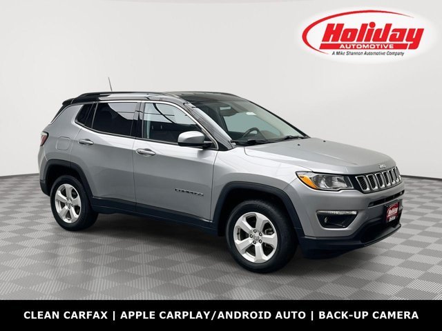 Used 2020 Billet Silver Metallic Clearcoat Jeep Latitude image 1