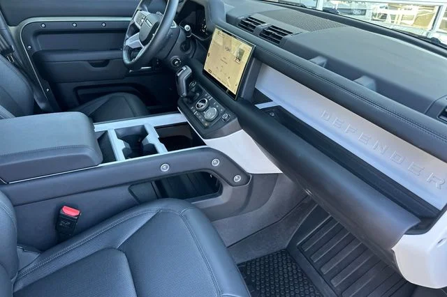 Certified Used 2025 Green Land Rover S image 14