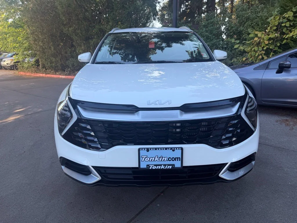 Used 2025 Snow White Pearl Kia EX image 9
