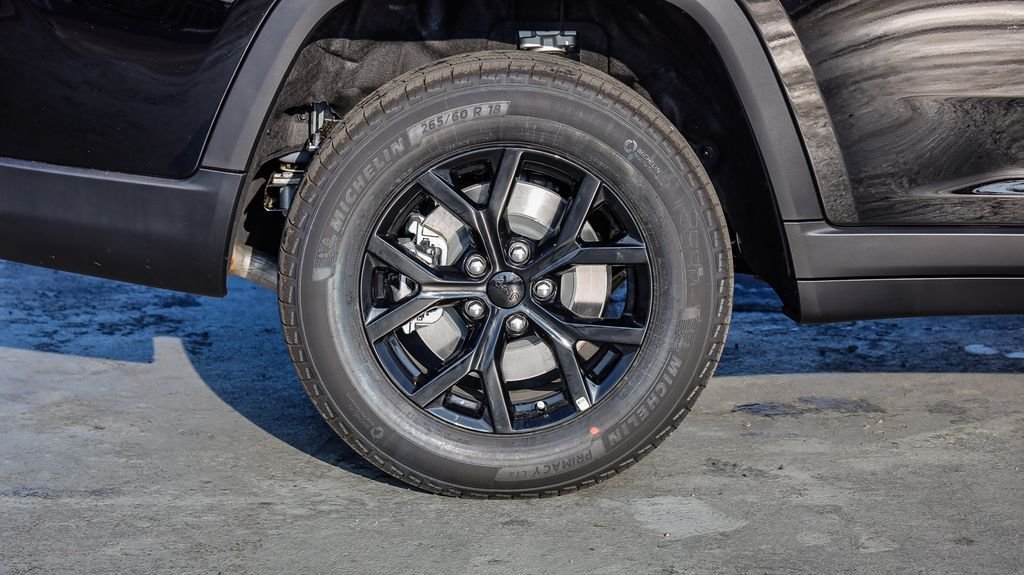 New 2026 Diamond Black Jeep Altitude image 12